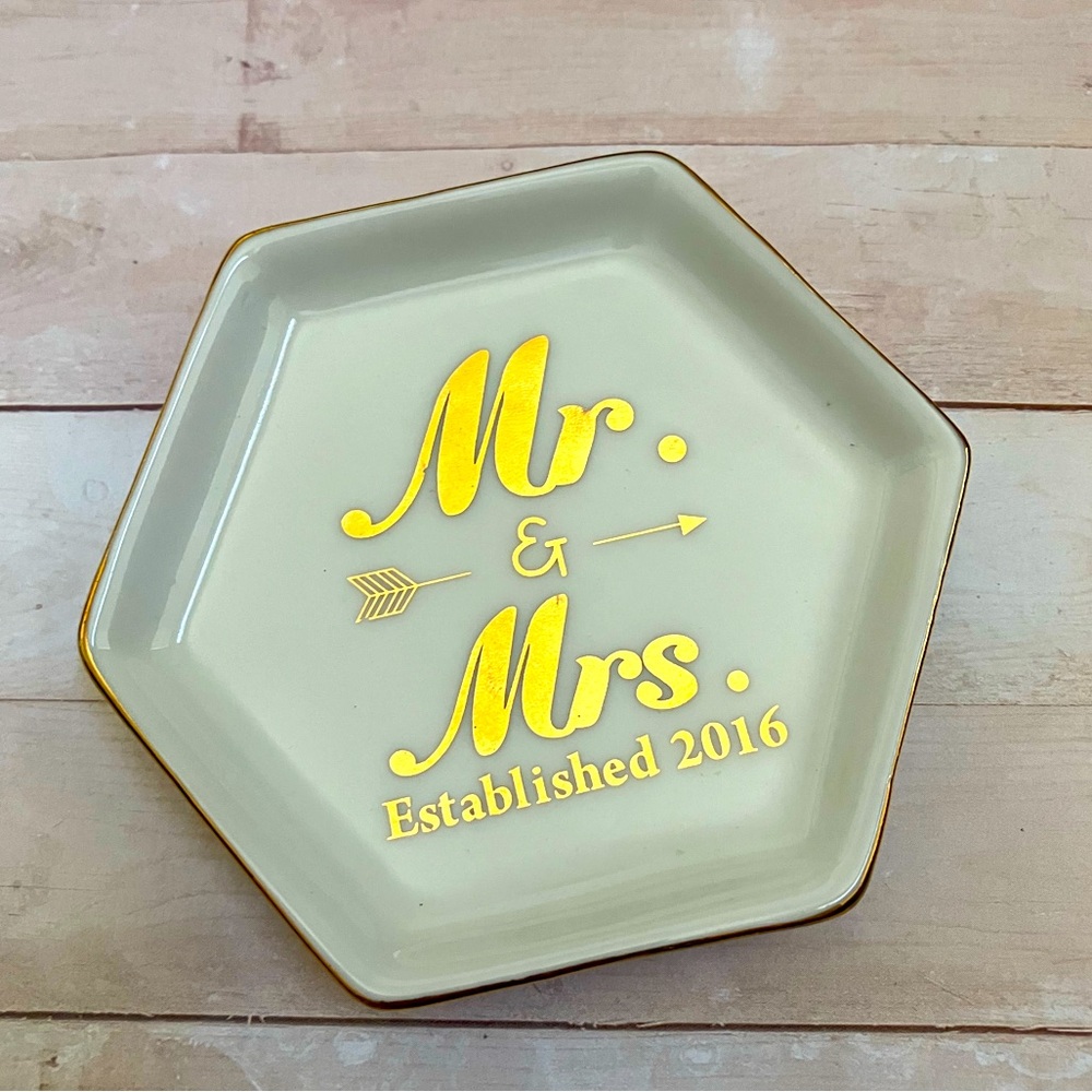 EUC Mr & Mrs jewelry trinket dish